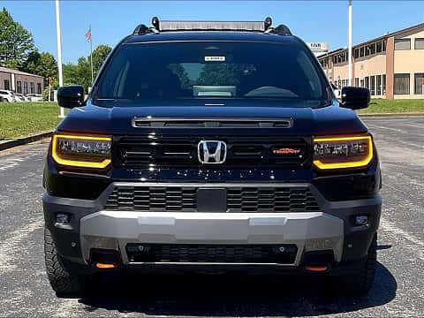 front view of the 2026 Honda Passport trailsport parked at the Ike Honda dealership in Marion, IL