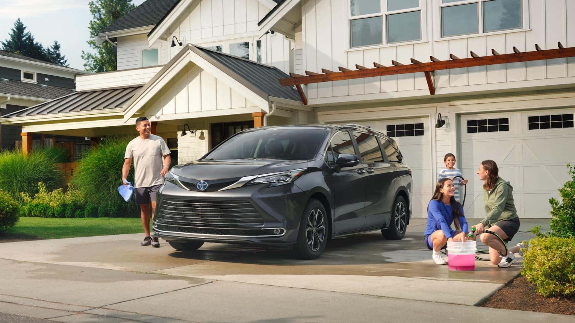 New 2025 Toyota Sienna in Metairie, LA