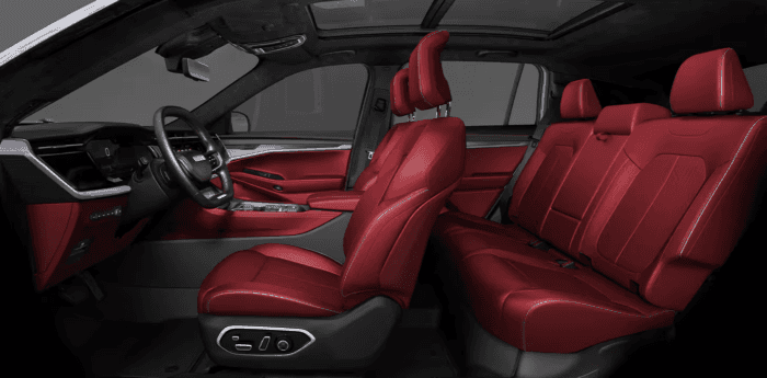 2025 Jeep Wagoneer S interior seating