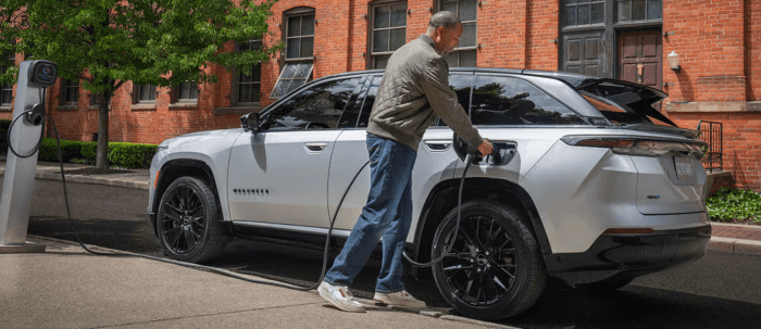 2025 Wagoneer S charging