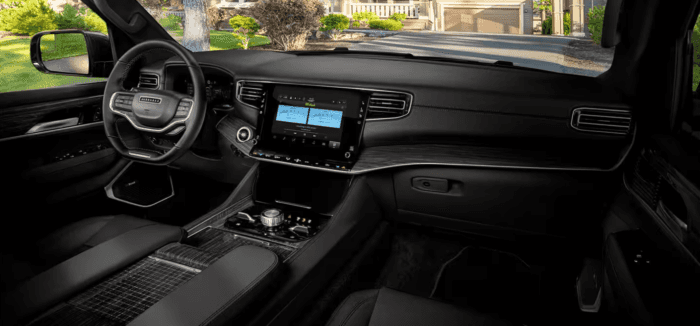 2025 Jeep Wagoneer Interior