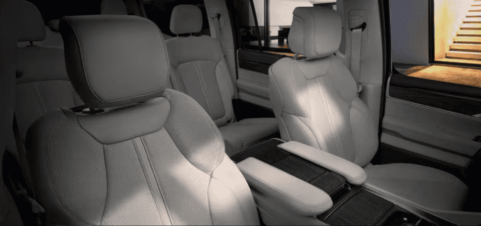 2025 Jeep Wagoneer Interior seating