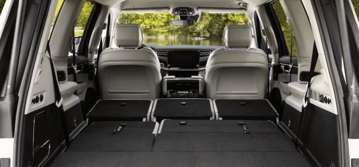 2025 Jeep Wagoneer cargo space