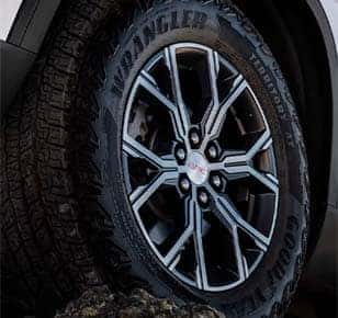 DARK MACHINED ALUMINUM WHEELS