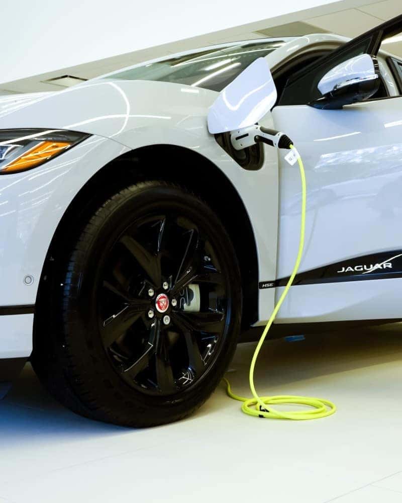 ELECTRIC VEHICLES, THE FUTURE OF THE AUTOMOTIVE INDUSTRY Warren Henry